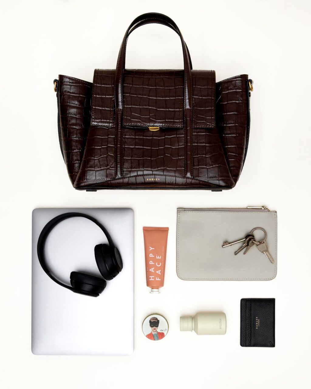 The Chancery Leather Medium Flapover Grab Bag in Black - 112165