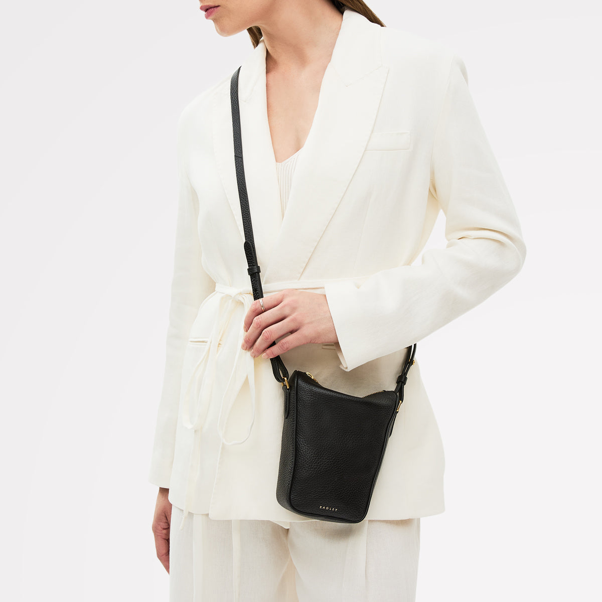 Oak Street Medium Phone Cross Body Black - 110215