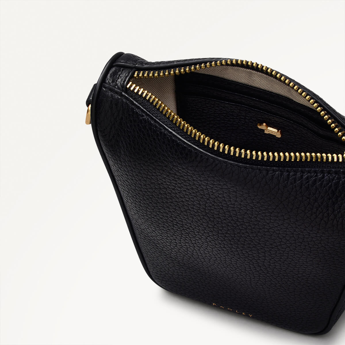 Oak Street Medium Phone Cross Body Black - 110215