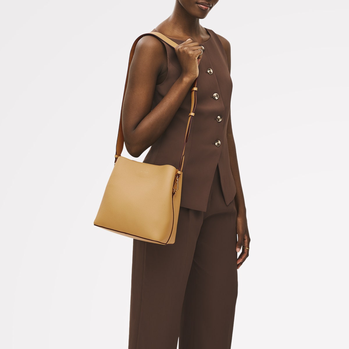 Dukes Place Leather Medium Compartment Cross Body Bag in Pecan - 111381