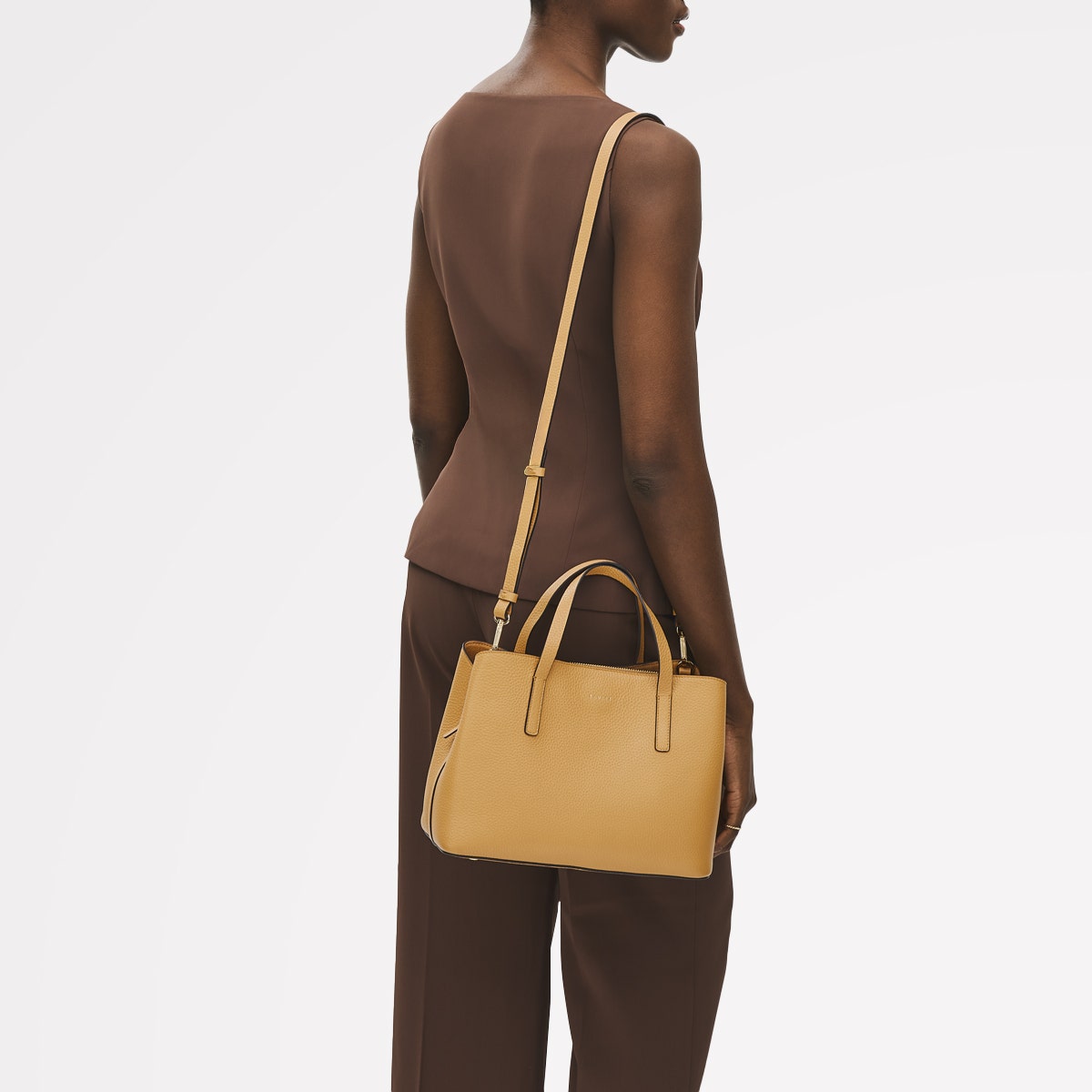 Dukes Place Leather Medium Ziptop Grab Bag in Pecan - 111382