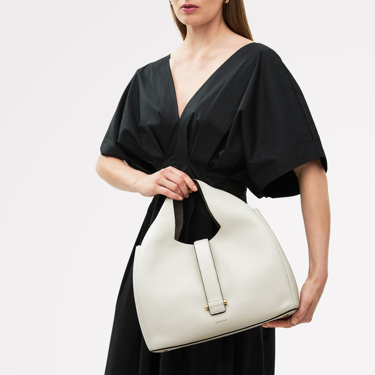 Sloane Street Leather Medium Ziptop Grab Bag in Chalk - 111414