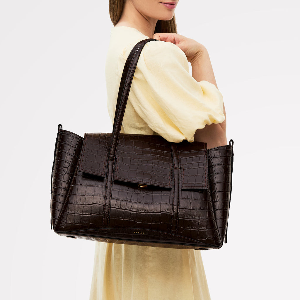 The Chancery Leather Large Flapover Shoulder Bag in Dark Oak - 112166