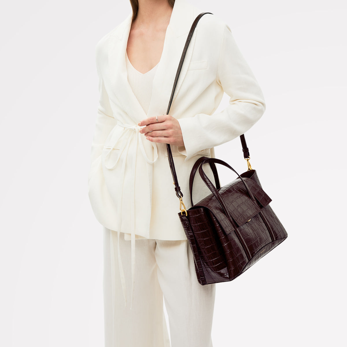 The Chancery Leather Medium Flapover Grab Bag in Dark Oak - 112168