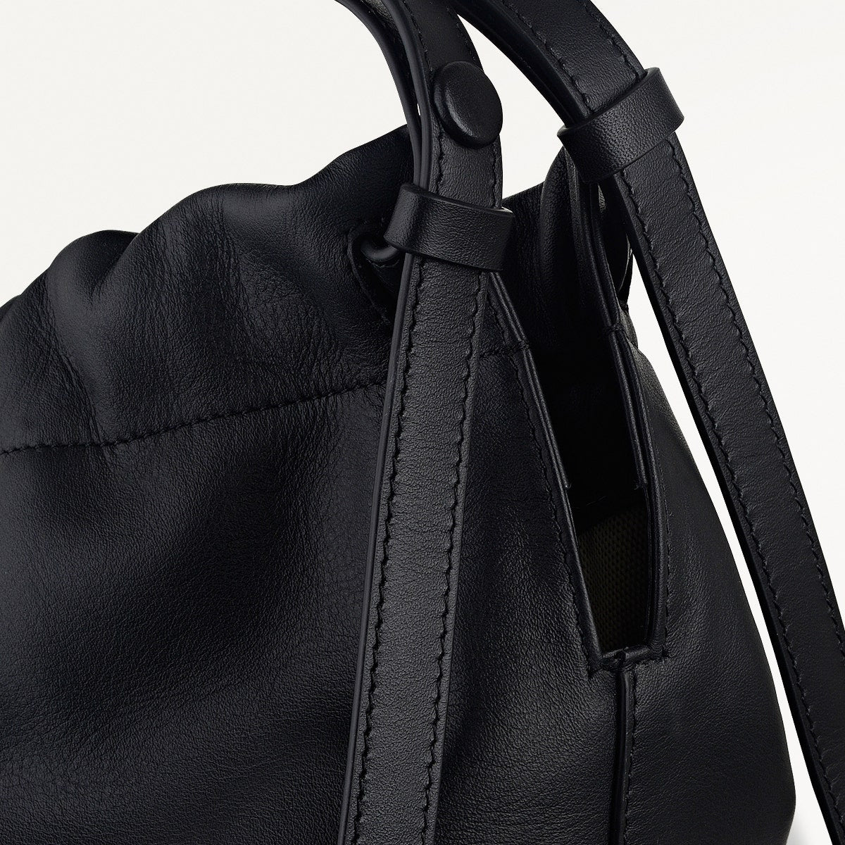The Portobello Leather Large Drawstring Shoulder Bag in Black - 112190