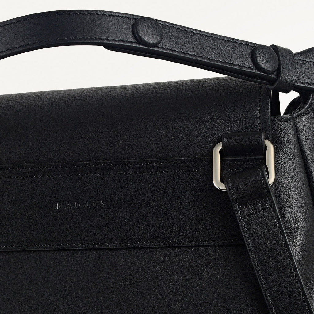 The Portobello Leather Medium Drawstring Backpack in Black - 112191