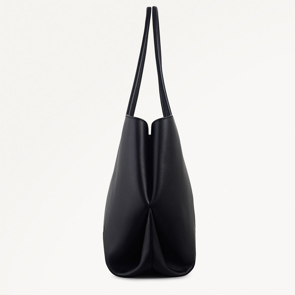 The Compton Medium Ziptop Shoulder Bag in Black - 112200