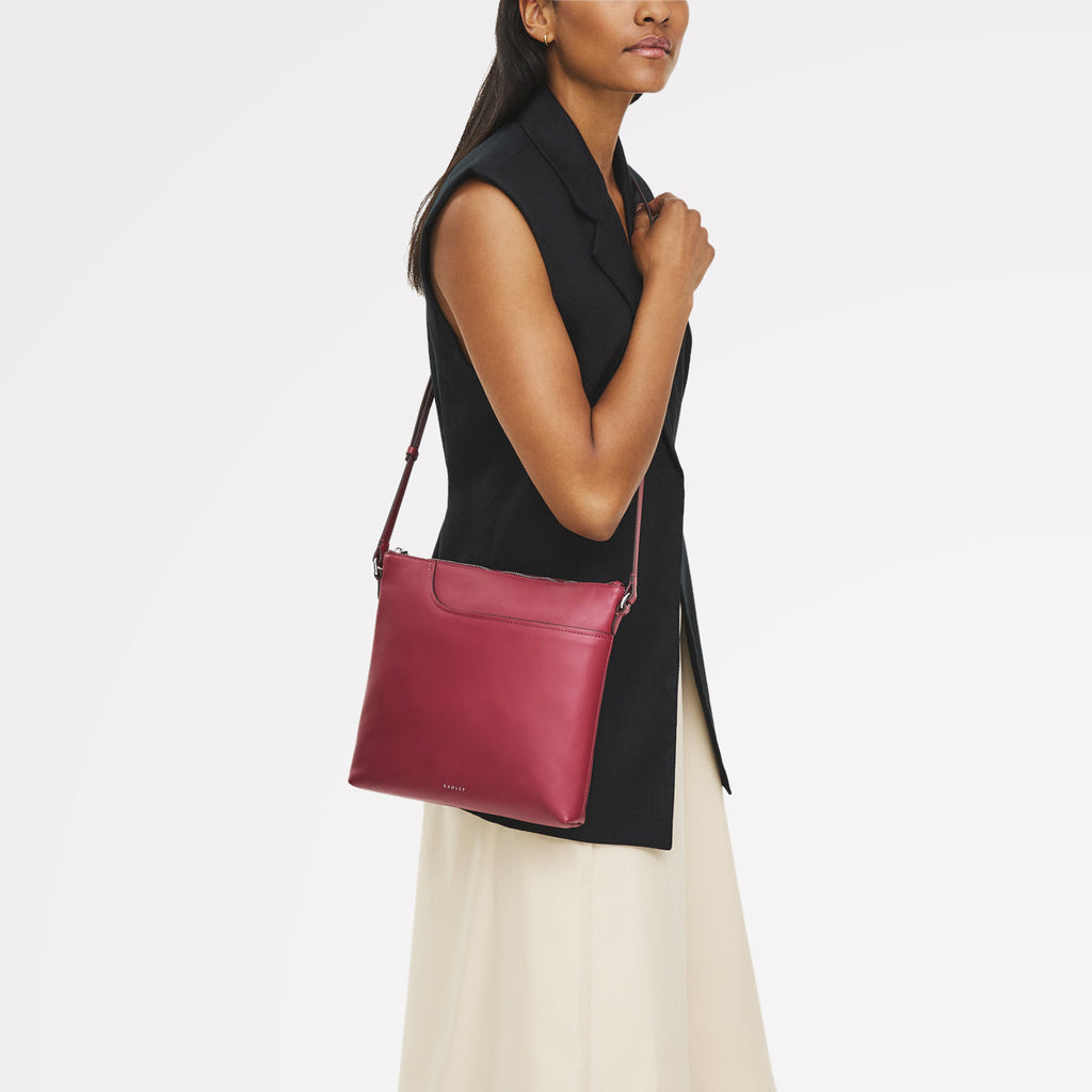 Pockets Leather Large Ziptop Ns Cross Body Bag in Carmine - 112241