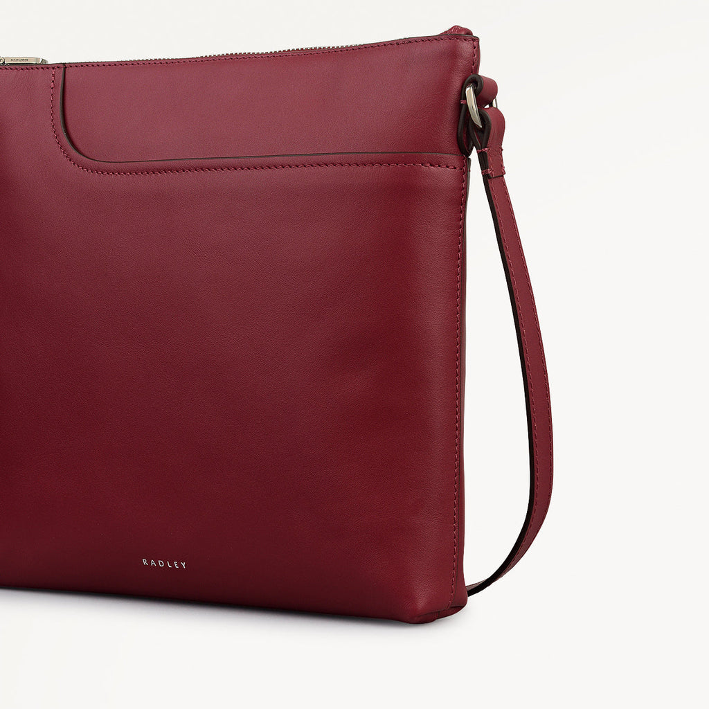 Pockets Leather Large Ziptop Ns Cross Body Bag in Carmine - 112241