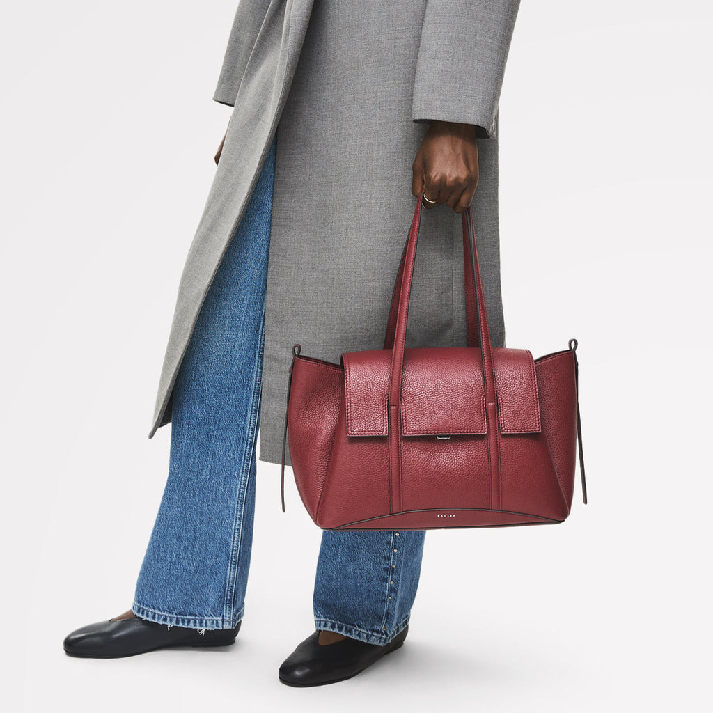 The Chancery Leather Medium Flapover Shoulder Bag in Carmine - 112251