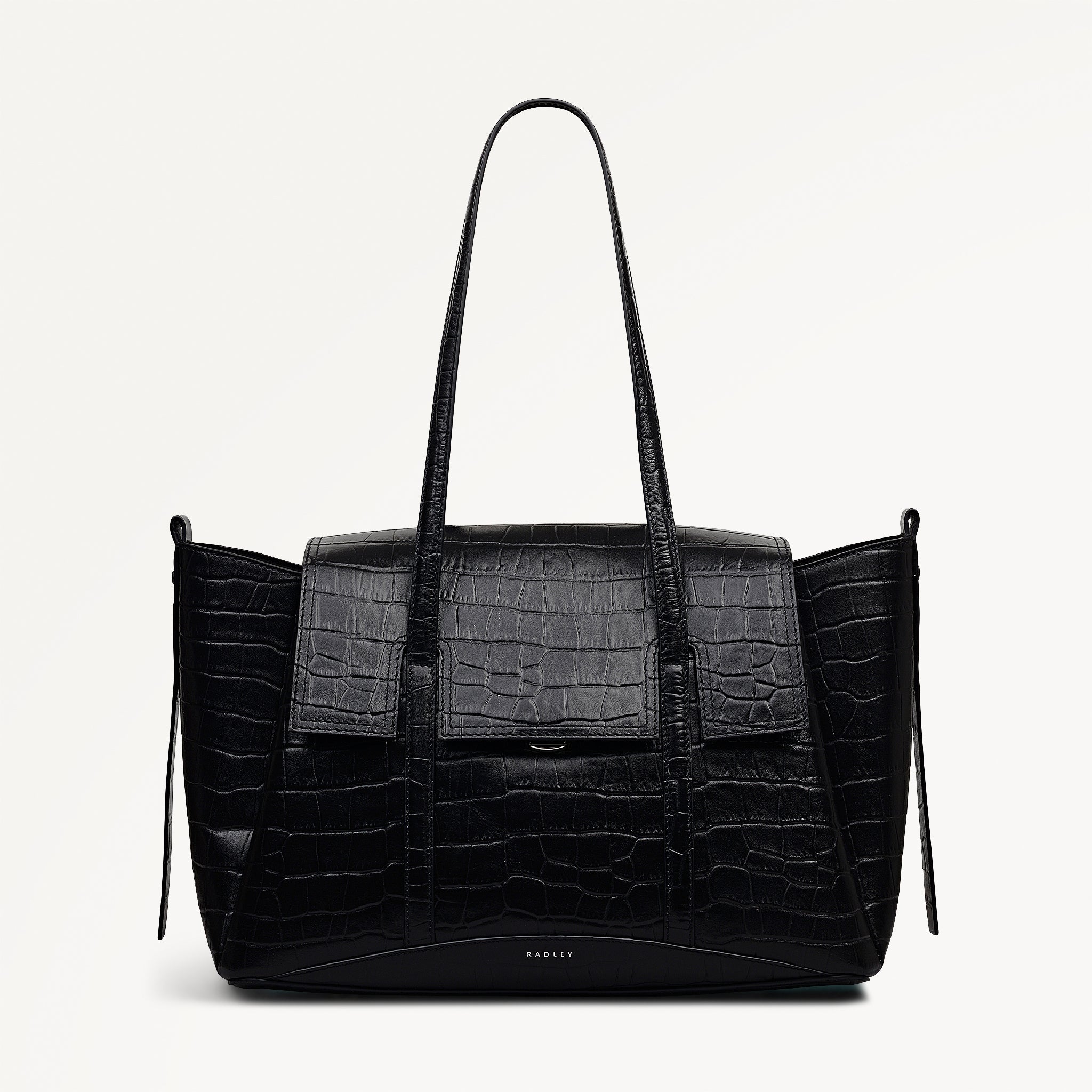 The Chancery Leather Medium Flapover Shoulder Bag in Black - 112256