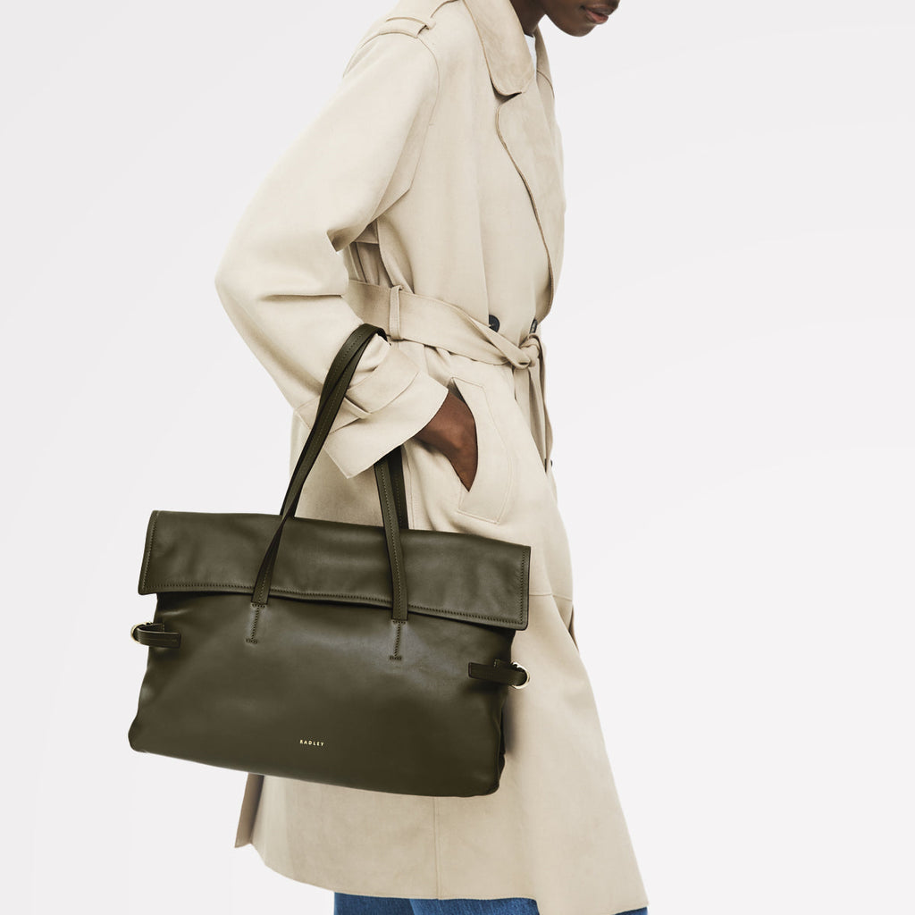 Fleet Street Leather Medium Flapover Shoulder Bag in Pine Needle - 112257