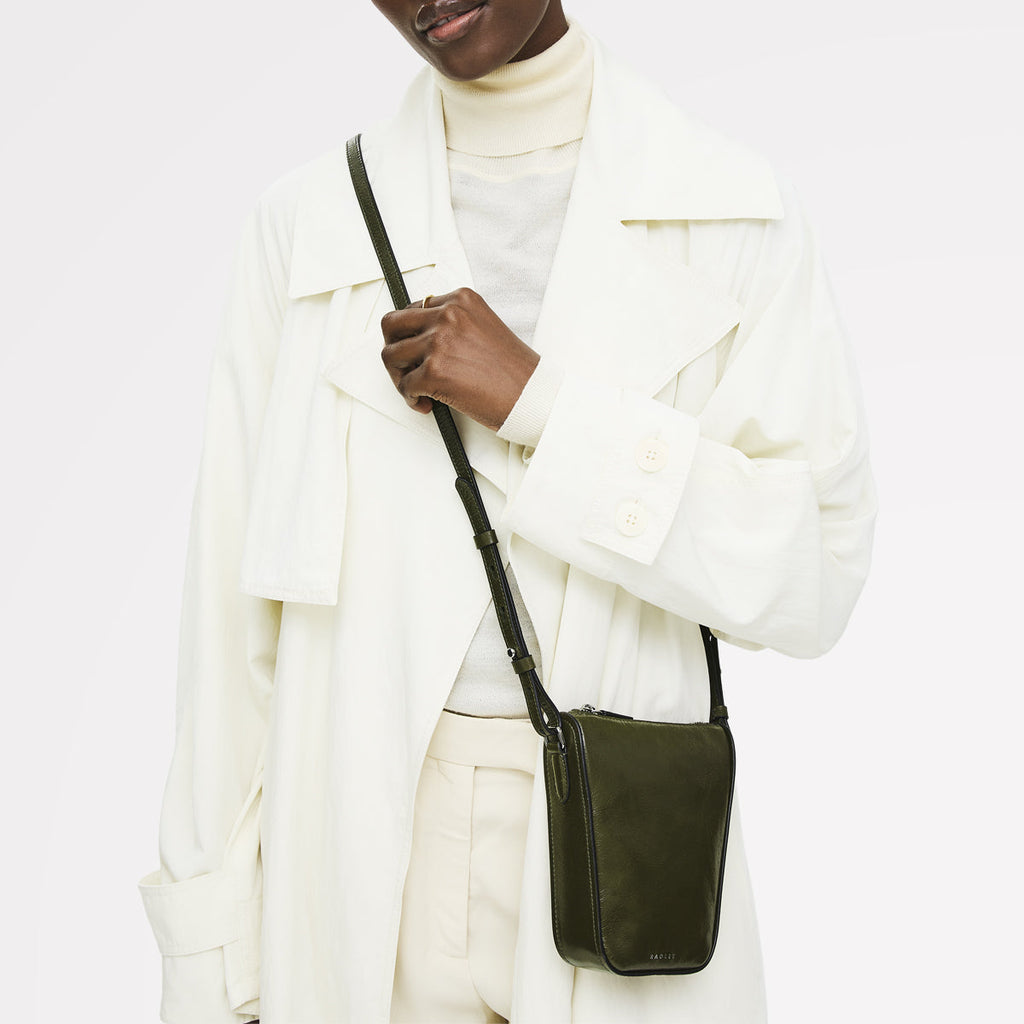 Oak Street Leather Medium Phone Cross Body Bag in Pine Needle - 112293