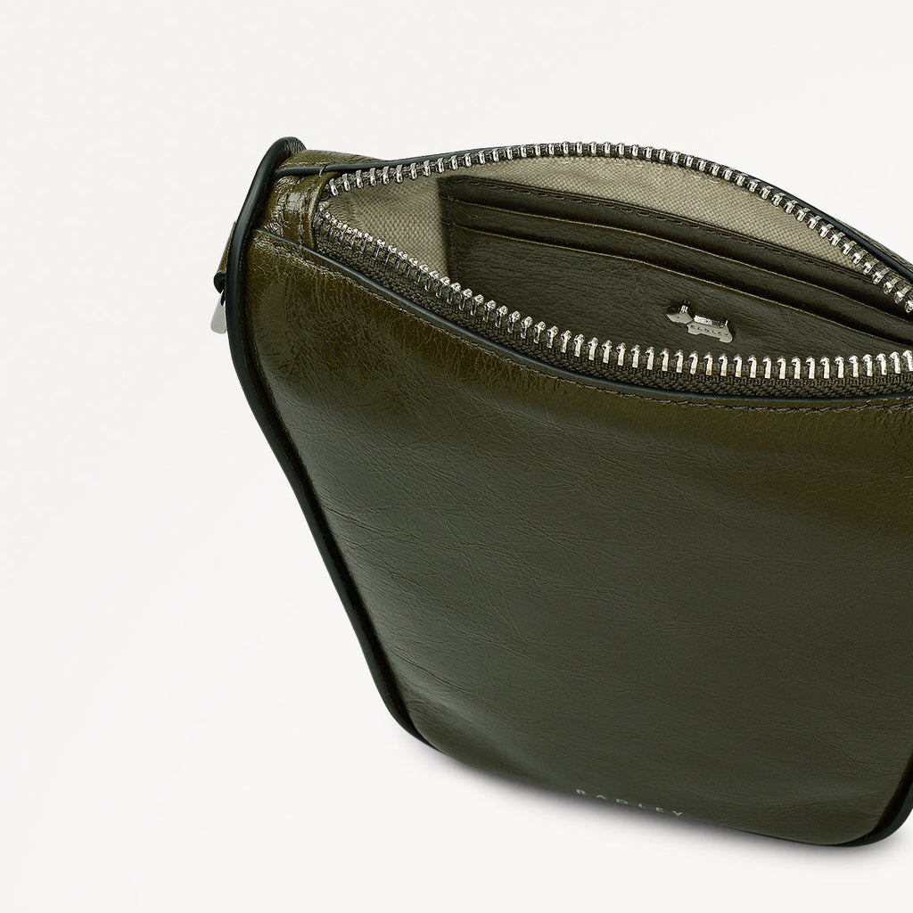 Oak Street Leather Medium Phone Cross Body Bag in Pine Needle - 112293