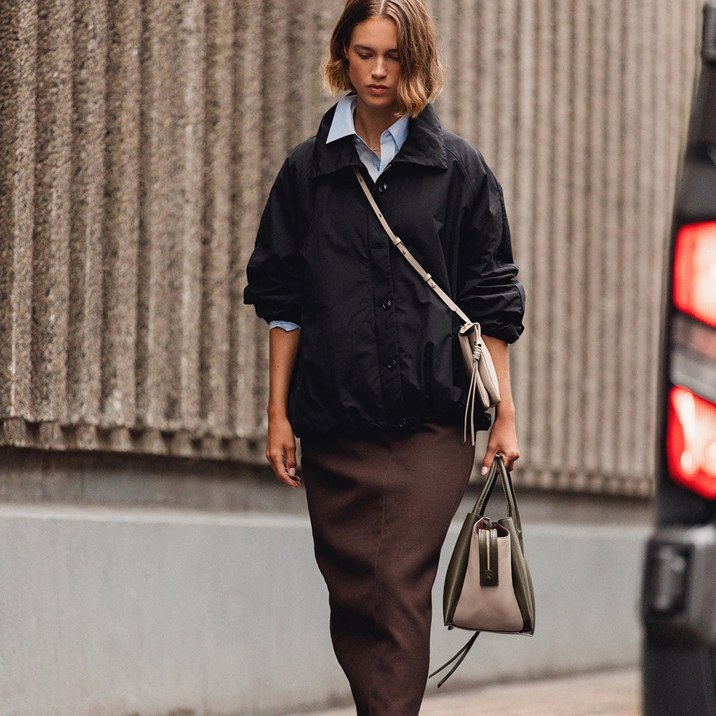 The Romilly Leather Large Ziptop Grab Bag in Pine Needle - 112268