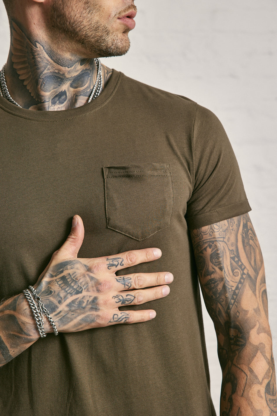 Crew Neck Pocket Roll T-Shirt