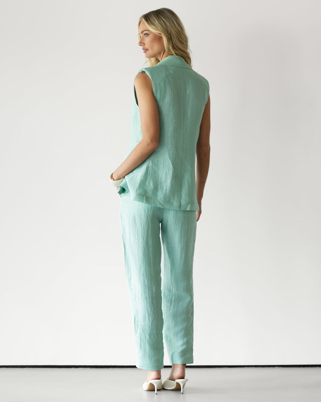 Maris Sleeveless Linen Blazer | Mint