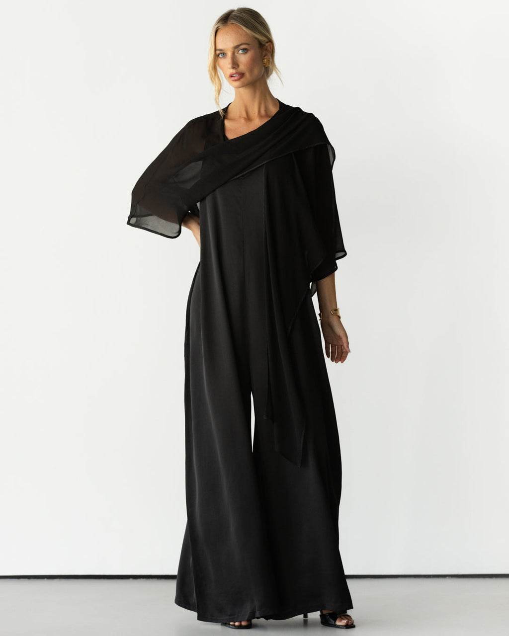Brienne Lightweight Cape | Black