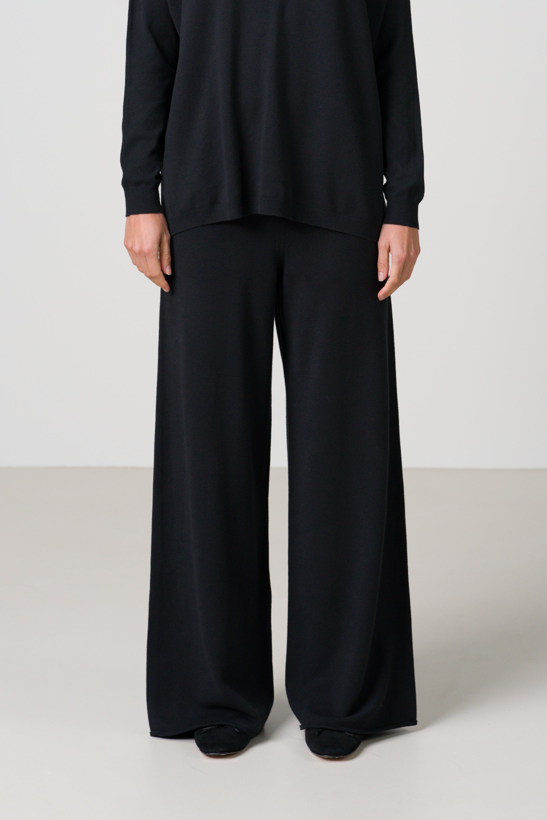 Kaia Elastic Waist Pants | Black | Fine Knit