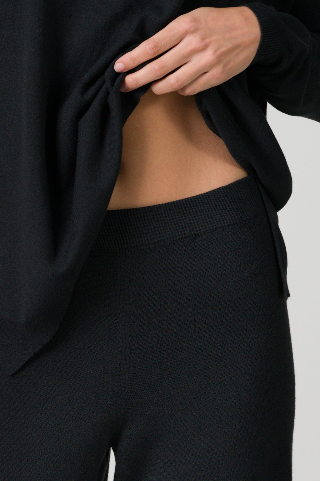 Kaia Elastic Waist Pants | Black | Fine Knit