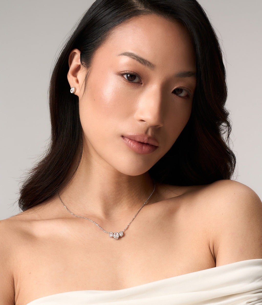 BUCKLEY LUXE - SILVER BEZEL SET OVAL TRILOGY NECKLACE