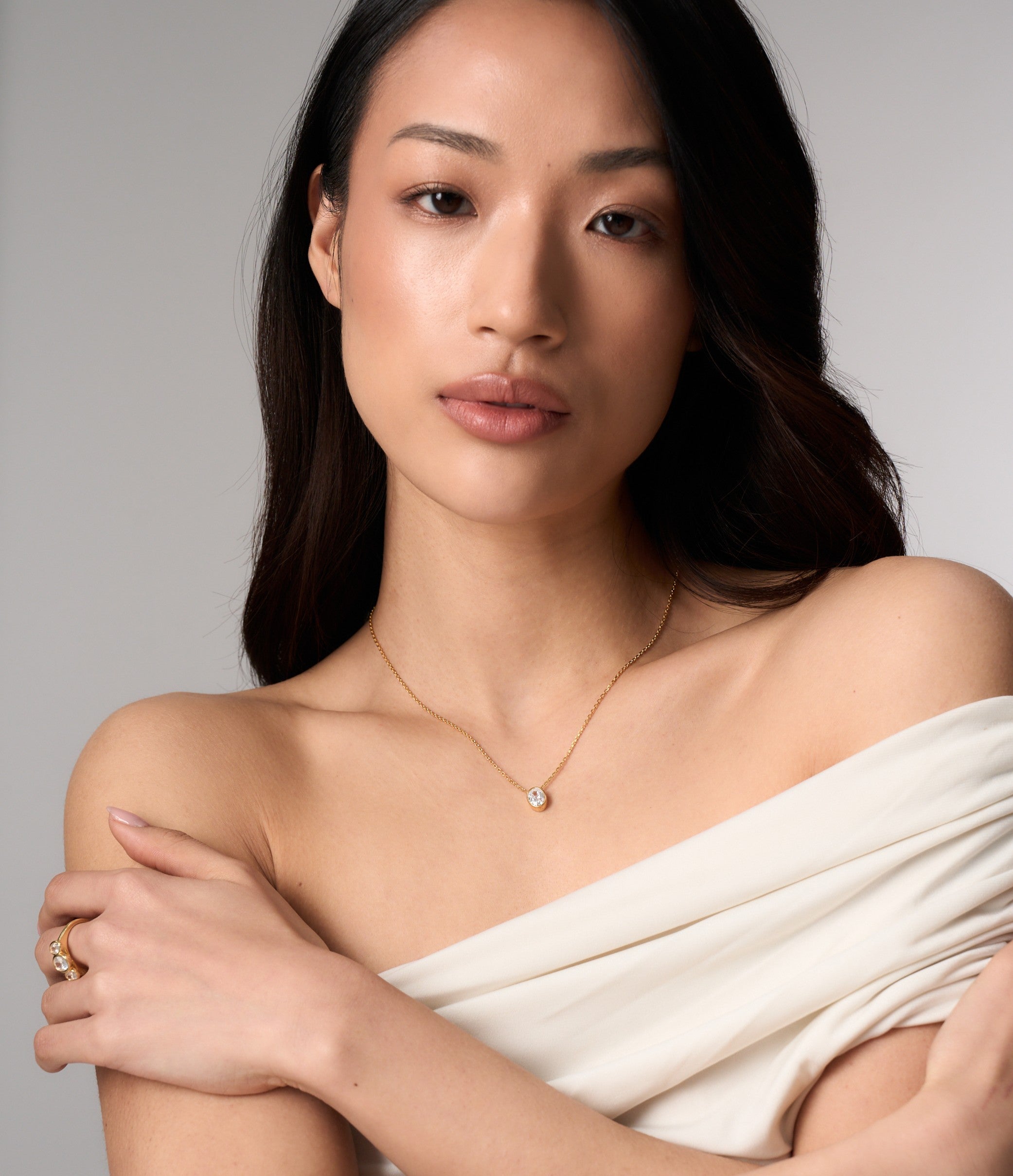 BUCKLEY LUXE - GOLD BEZEL SET OVAL PENDANT NECKLACE