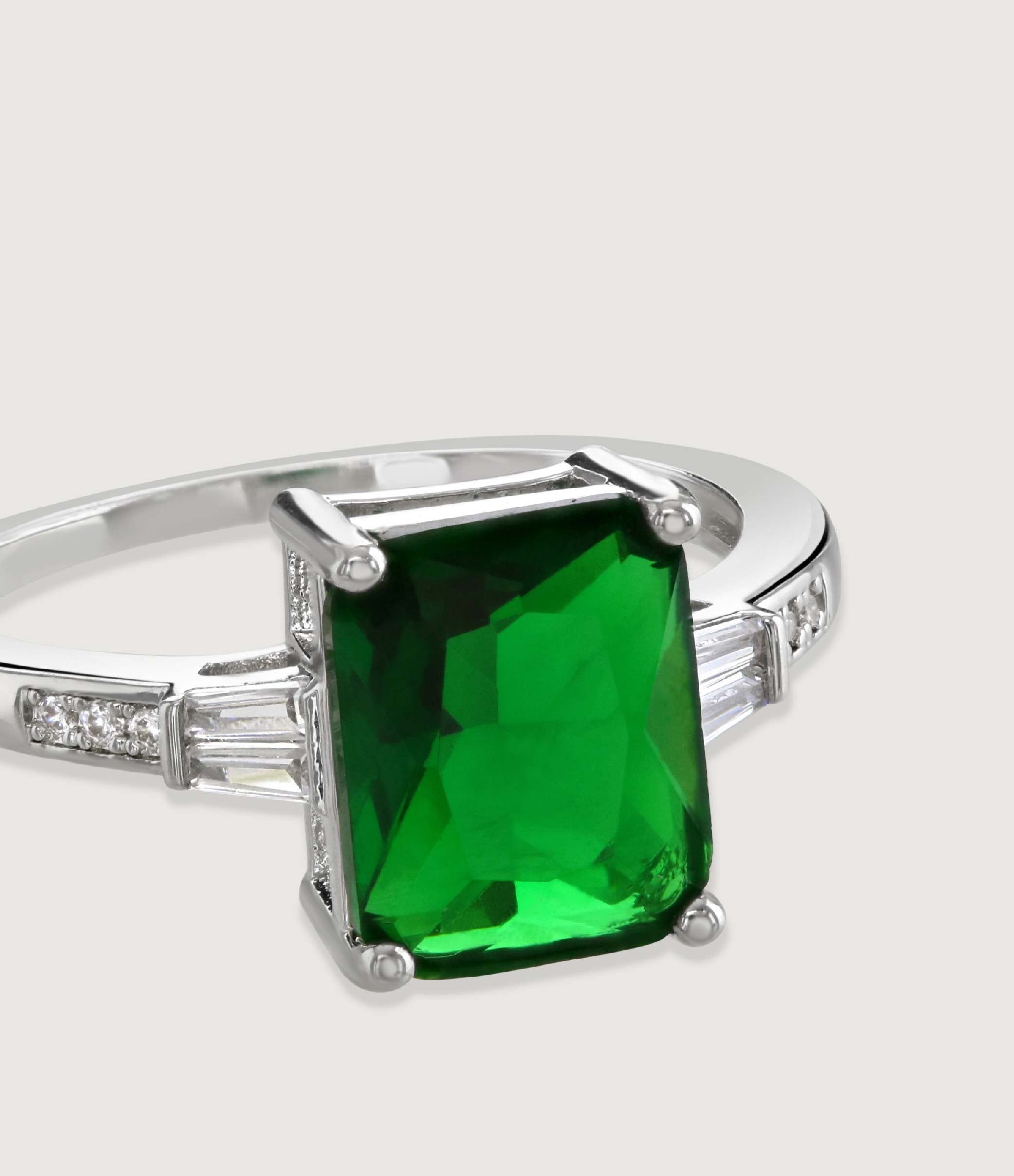 EMERALD WITH TAPERED BAGUETTE SHOULDERS RING