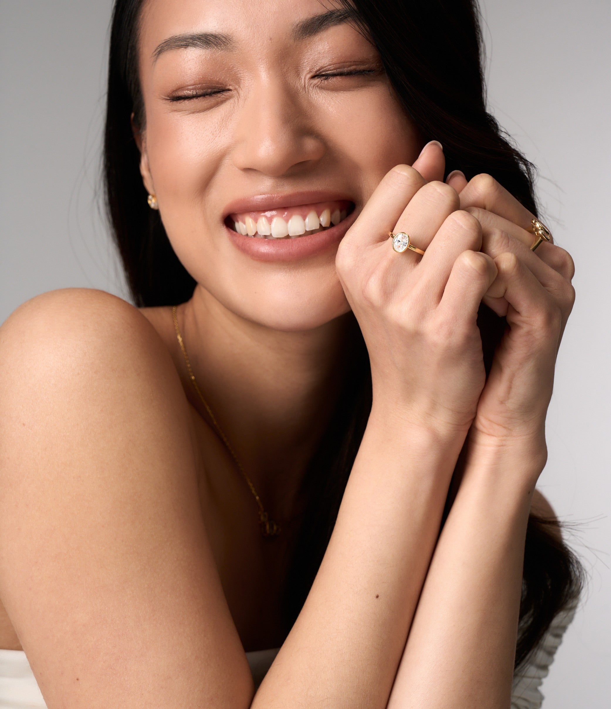 BUCKLEY LUXE - GOLD BEZEL SET OVAL RING