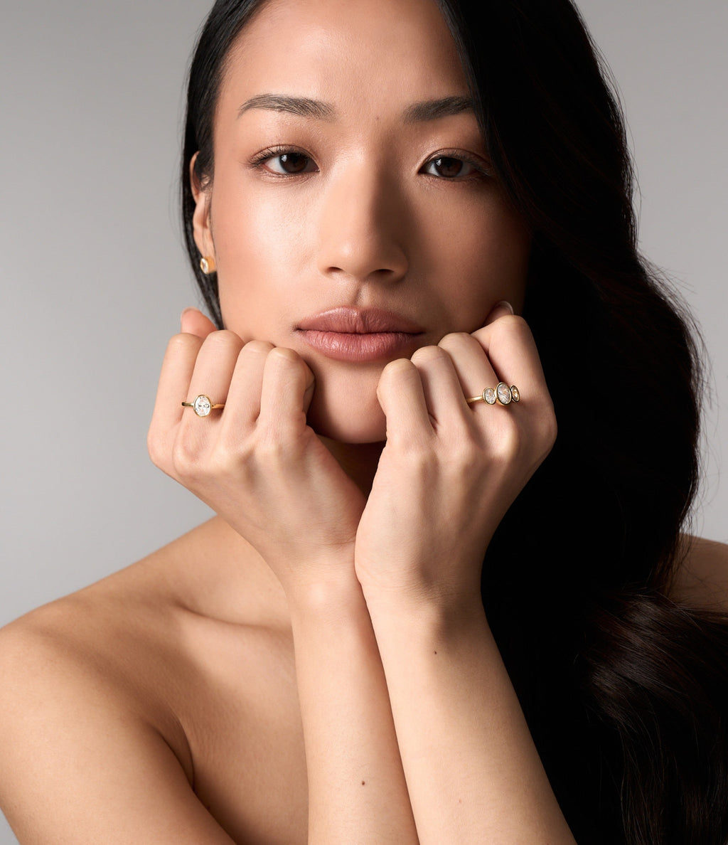 BUCKLEY LUXE - BEZEL SETTING OVAL TRILOGY DIAMOND RING