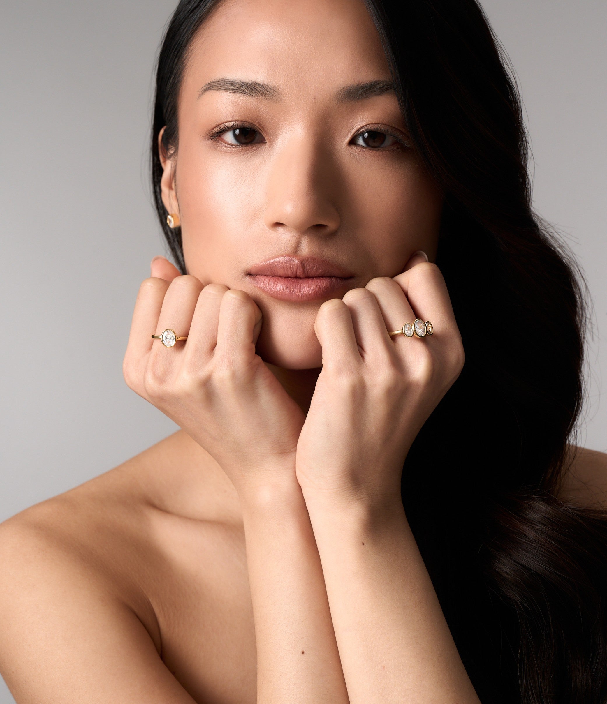 BUCKLEY LUXE - BEZEL SETTING OVAL TRILOGY DIAMOND RING