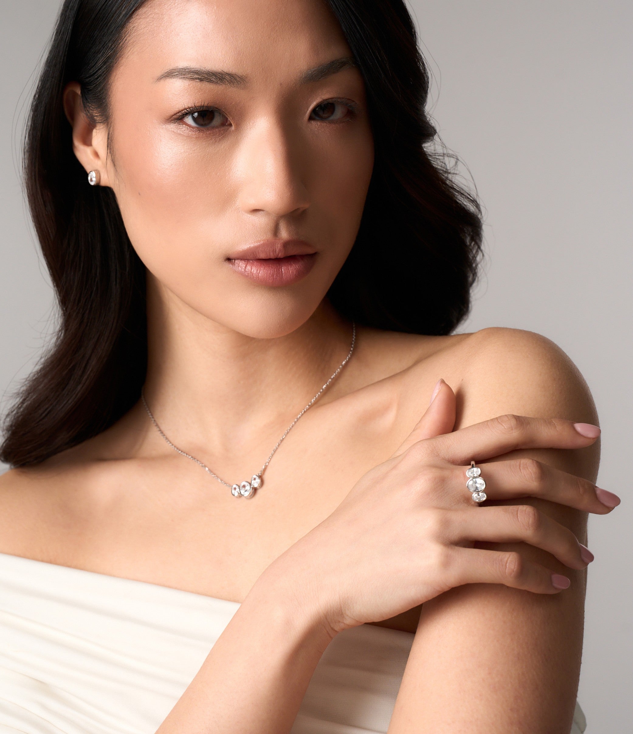 BUCKLEY LUXE - BEZEL SETTING OVAL TRILOGY RING