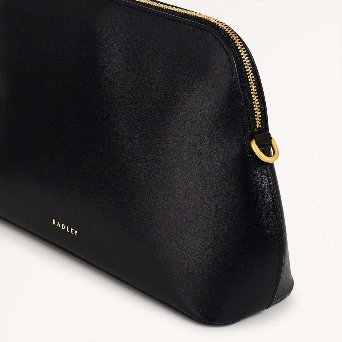 Liverpool Street Medium Ziptop Crossbody Black - H2167001